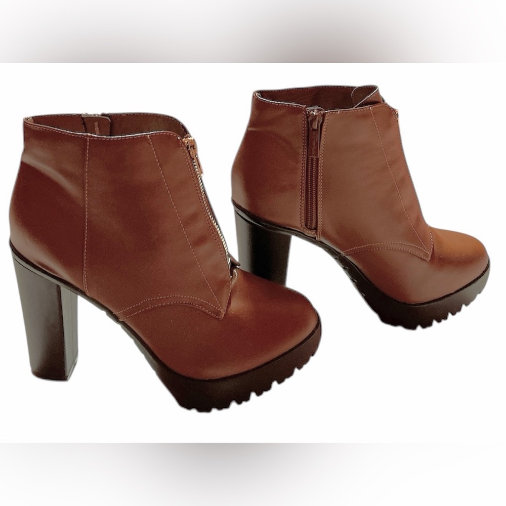 Breckelles DD64 Leatherette Almond Toe Chunky Heel Platform